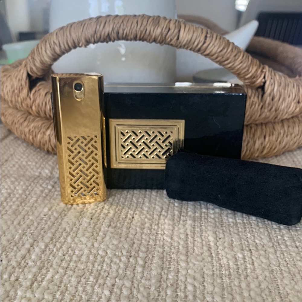 Luxury Gold plated Shalimar parfum recharge atomizer 1/4 Fl. Oz.
Copyright 1982